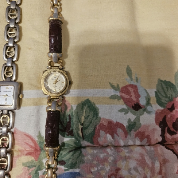 Bundle of used watches,untested.2 Citizen w/books,2 Aigner,etc. - Picture 8 of 16